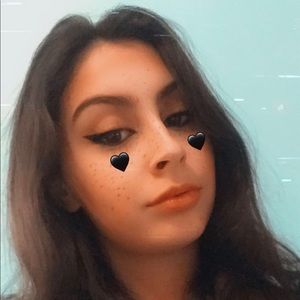 Meet your Posher, Alexis